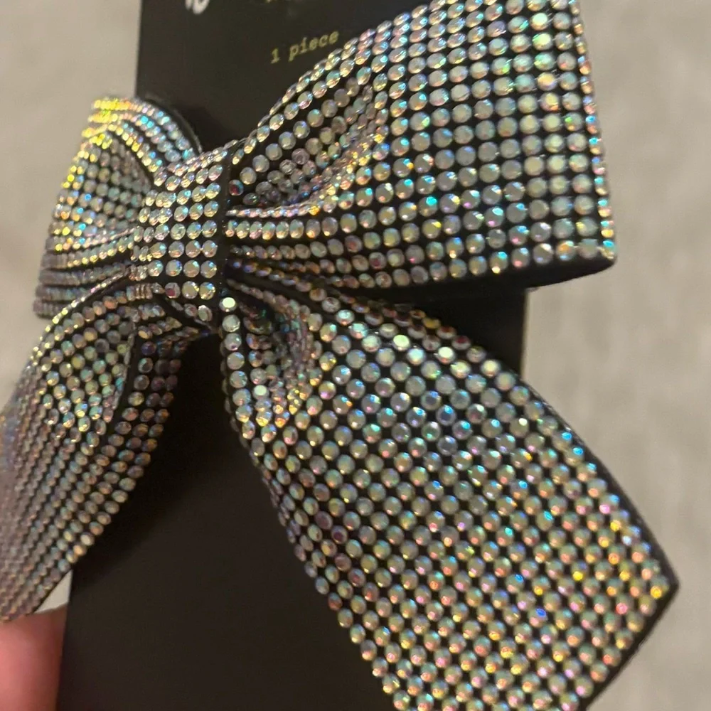 Art Class Bow-New